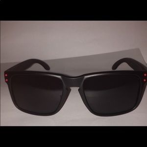 Black frame red o dark lenses sunglasses
